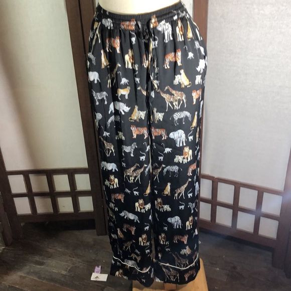 Banana Republic pjs in African animal prints/sz SM/ white piping EUC/button top - Picture 12 of 16